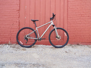 Jamis Used Bikes Pre-Owned Jamis DXT A1 Hybrid/Adventure Bike 17 inch